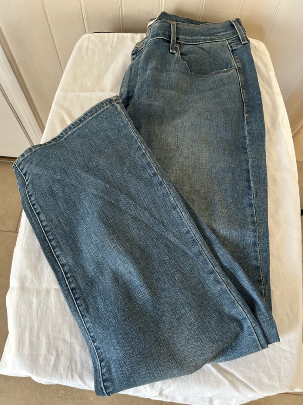 NWT Levi’s 505 Straight Leg Jeans/Light Indigo Wash/16